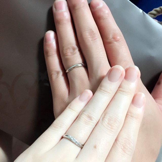 一目惚れしたブルーダイヤ。主人はシンプルなデザイン。