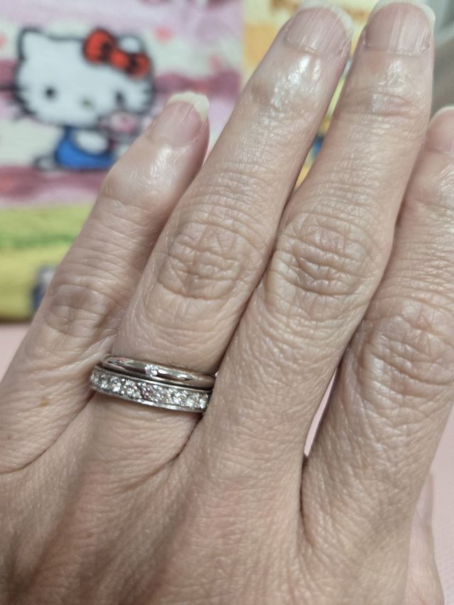 結婚指輪と重ねづけしました