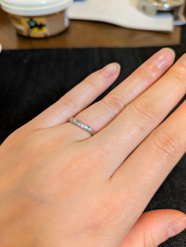 シャイニングフローの結婚指輪です。