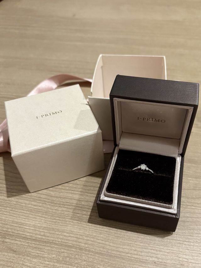 婚約指輪　ダイヤが美しい〜