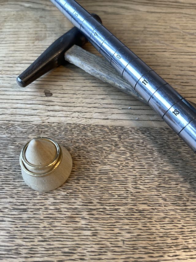 プレゼントの真鍮リングと
制作時に使う道具