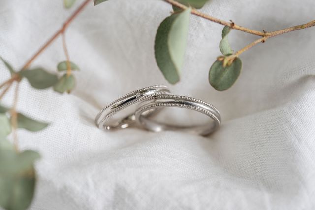 一目惚れしたユーカリのデザインをメインにした結婚指輪です