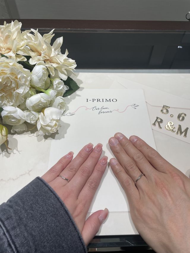 指が綺麗に見えるデザインでとても可愛いです。