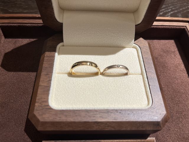 左：YG鏡面仕上げ
右：CLG艶消し加工