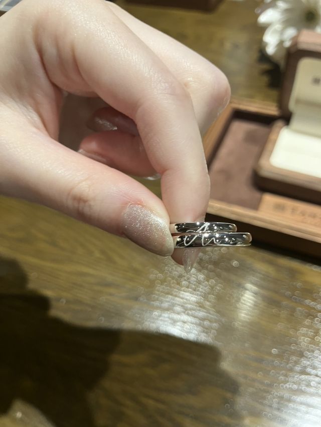 イニシャルを繋げた刻印がとても綺麗でオシャレ