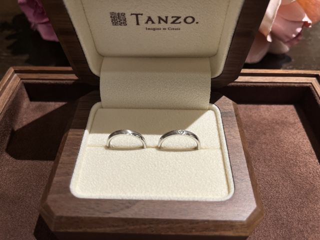 結婚指輪とケースです