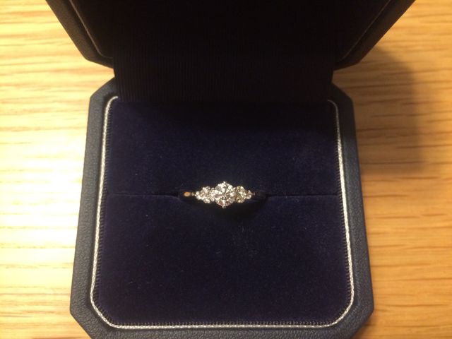 中央の石が華やかに見えてお気に入りです