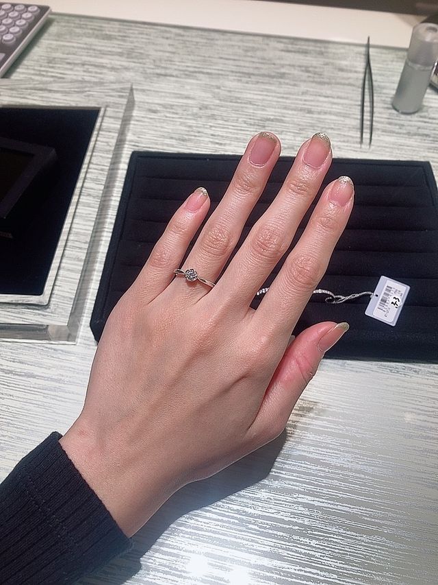 細身でかわいいデザインです。