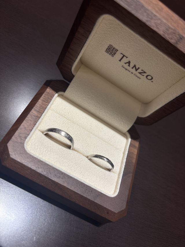 男性用:オールスクラッチ加工
女性用:スクラッチ、槌目加工