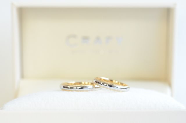 ボックス入りの結婚指輪の写真です。