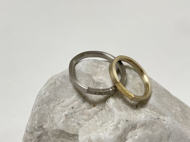 同じ組木の種類ではありますが、それぞれに似合う色にしました。