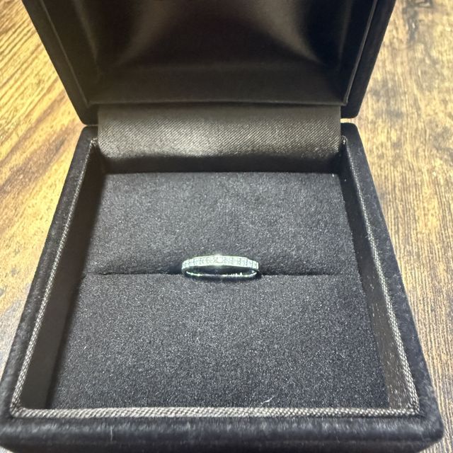 婚約指輪としてプレゼントしました