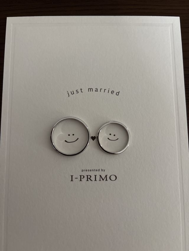 指輪を輪郭に模したイラストです。