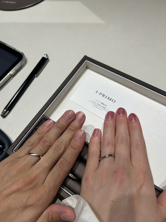 ウェーブ加工はお揃い、正面は各々好みのデザインを選択。