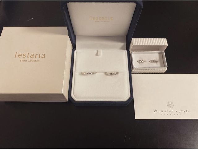 結婚指輪です。ベビーリングも付いてくると言われ購入しました。