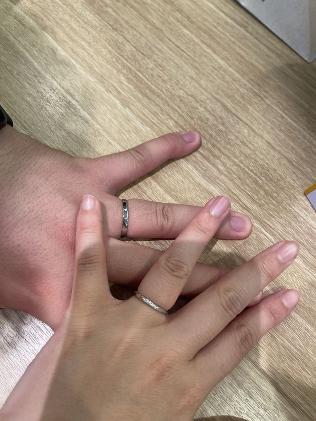 買った瞬間つけました！カフェで余韻に浸り中。