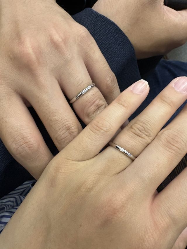結婚指輪をつけた直後。