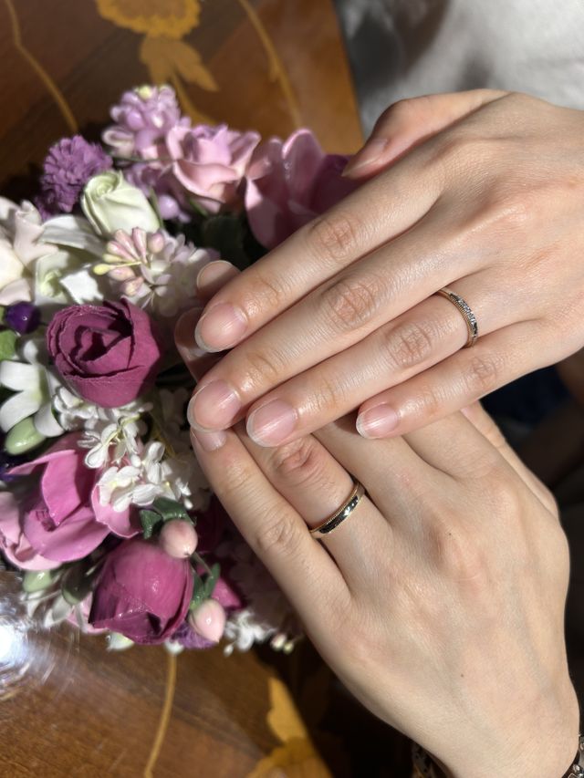 コンビデザインのミル打ち加工。
ダイヤモンド5石と槌目加工。