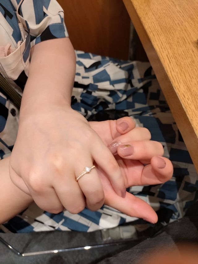 リングの部分はピンクゴールドに変更して貰いました