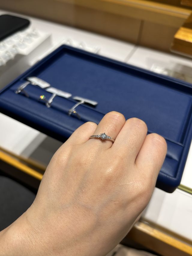 ダイヤモンドの輝きがポイントです