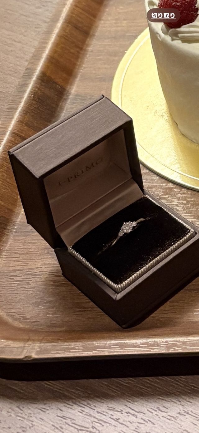 サプライズの時にケーキと一緒に渡しました。