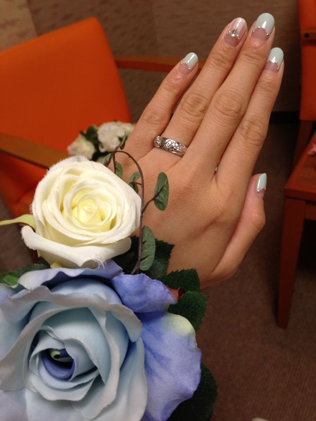 光に当てると柄があるのでキラキラします。