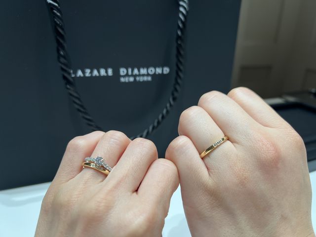 ゴールドのダイヤ3石のペア、2.6mm