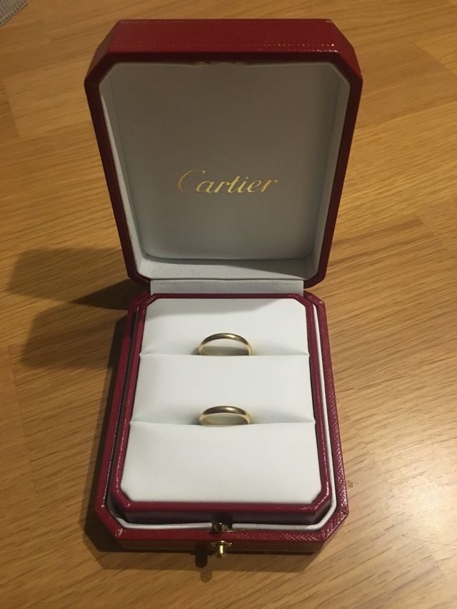 主人と同色（ゴールド）のペアリング。