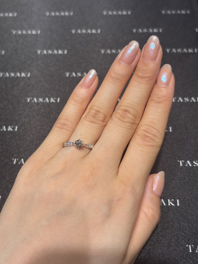 着用イメージ。0.25カラット。