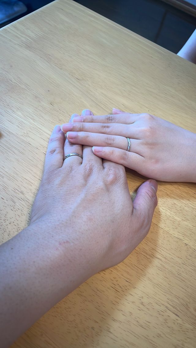結婚指輪をつけた時の写真です！
