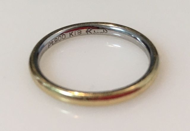 外側がイエローゴールド、内側がプラチナで出来ています