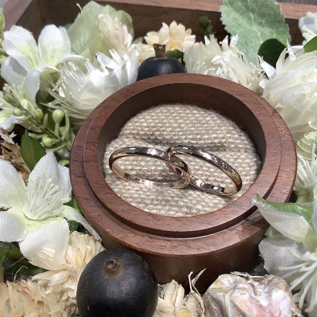結婚指輪を同じデザインでつくりました。