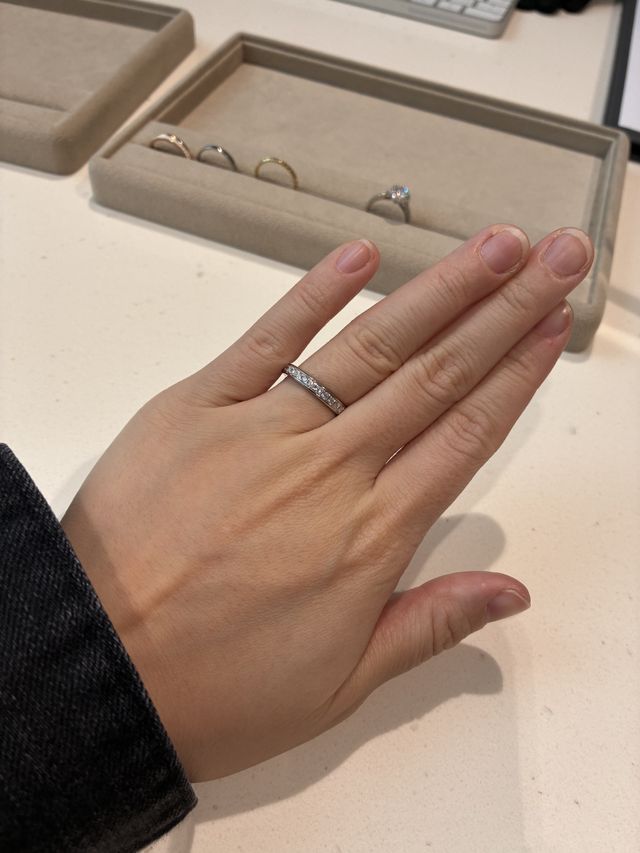 存在感のあるハーフエタニティです。