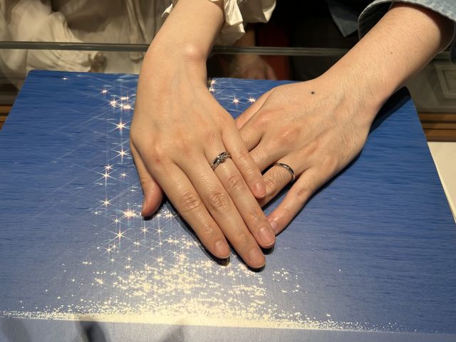 指輪を受け取りに行った時に写真を撮っていただきました。
