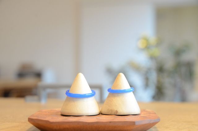 ロウを削り、鋳造は専門の職人の方にやっていただく方法でした。