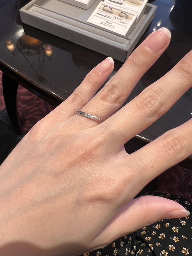 5石のダイヤの指輪の写真