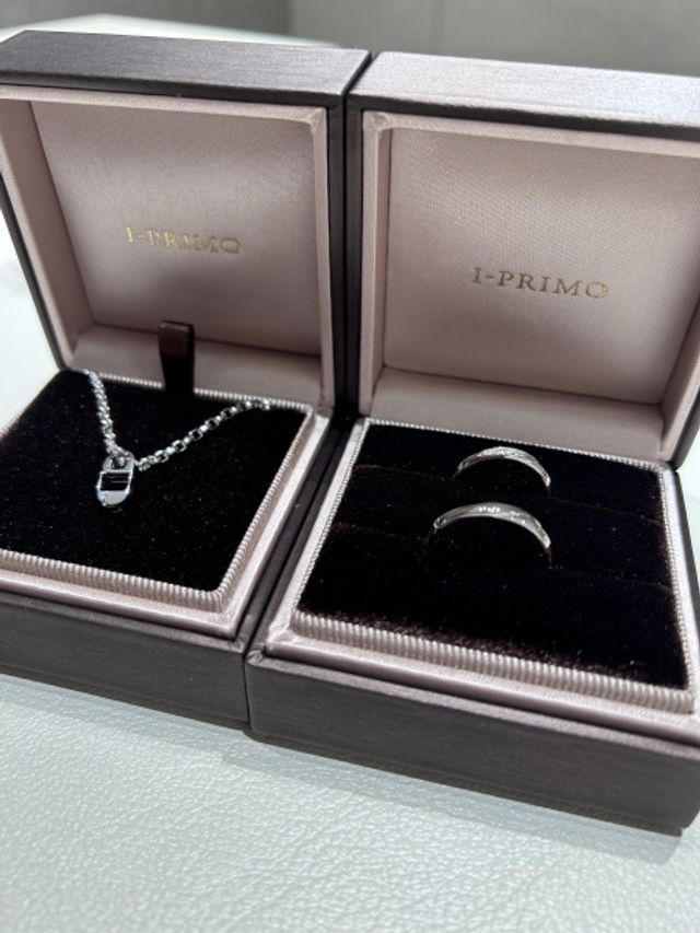 結婚指輪とネックレスホルダー