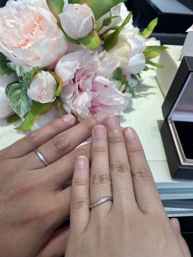 新郎はプラチナ、新婦はブラウンゴールドにしました！