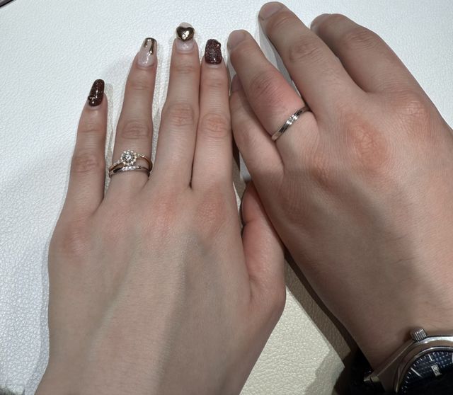 作りはウェーブだけど、ストレートのように見えるデザインです。