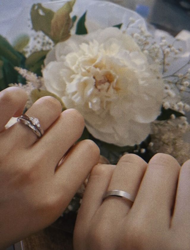 結婚指輪はコラニーのりんごでお揃いにしました。