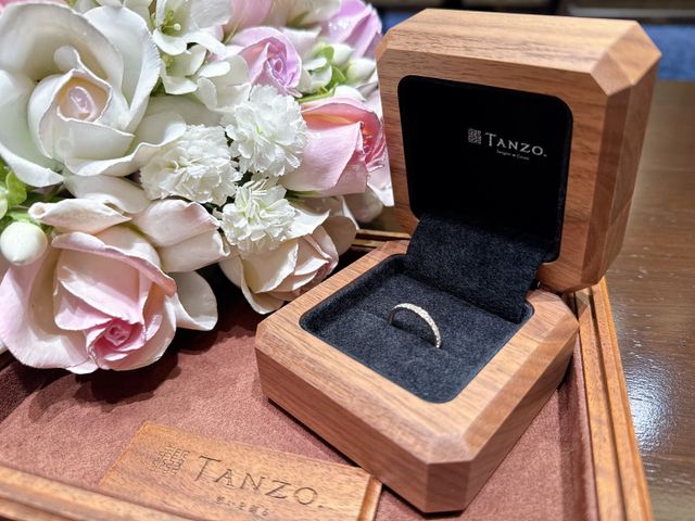 ダイヤモンドがとっっっっても輝いていて綺麗です。