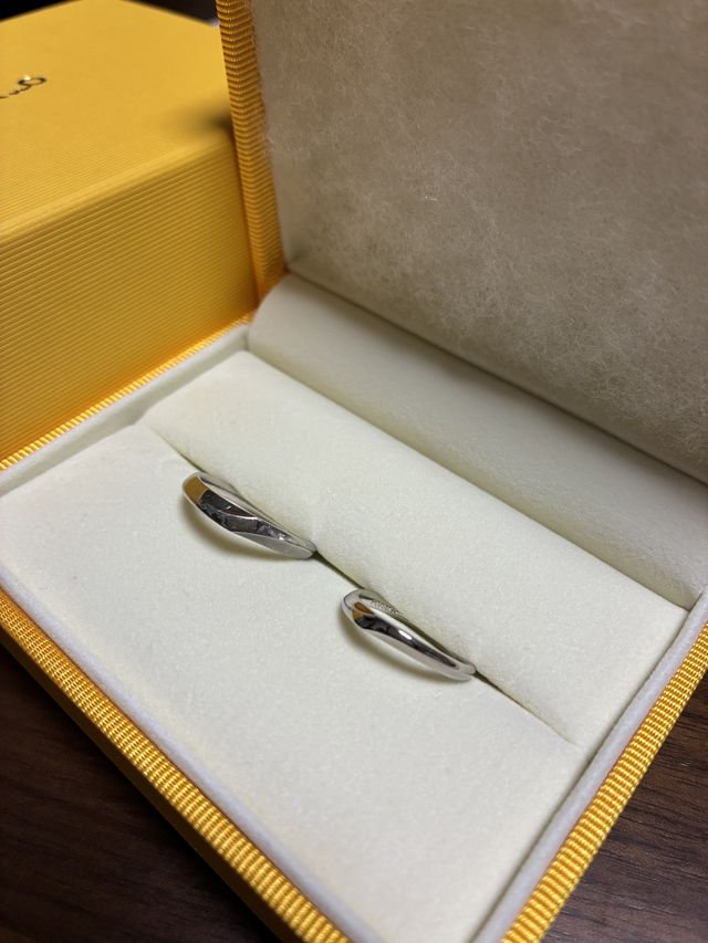 着用した後に撮っているため傷があります。