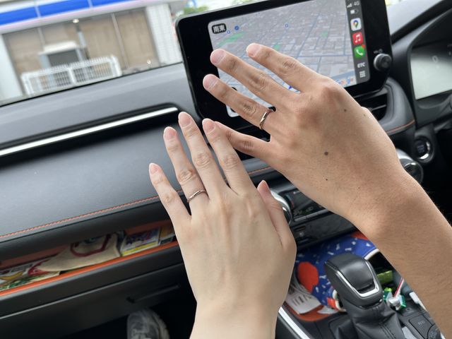 指が綺麗に見えるような形を選びました