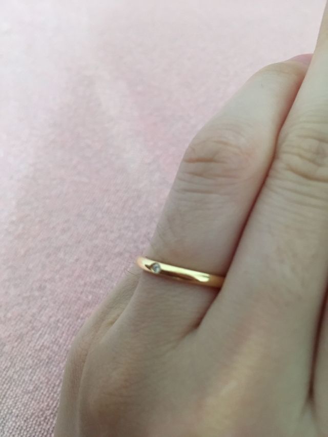 金ゆえに曇りやすいですが、磨けばすぐに輝きを取り戻します。