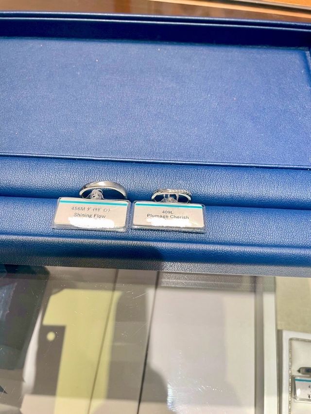 お互いの手の形に合うもの選びました