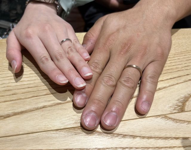 同じ商品で、色や素材は各々の好みに合わせた。