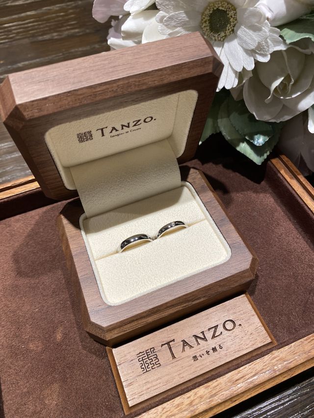 シンプルな一粒ダイヤモンドの結婚指輪