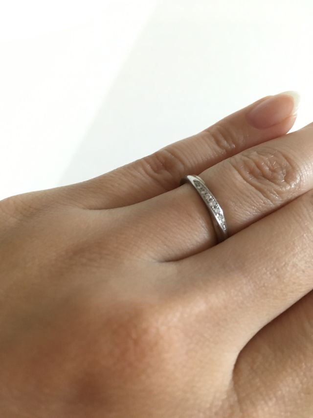 わたしの少し太くでごつっとした指にも馴染んでいて嬉しいです。