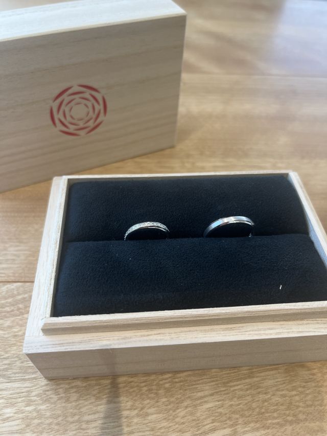 指輪ができて、初めて見た時の写真です。