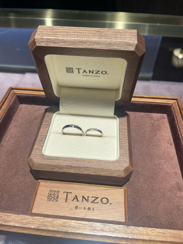 シャンパンゴールドの結婚指輪
